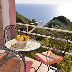 https://villa-kate.taorminaitalyhotels.com