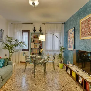 https://biennale-venice-charme-apartment.hotelslidodijesolo.com