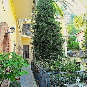 arche-apartment.taorminaitalyhotels.com/