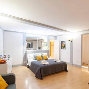 https://centini-toni-suite.it-romehotels.com